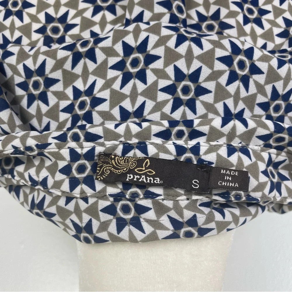 Prana Geometric Star Tunic Top Pullover Size Small White Gray Blue - Picture 6 of 11